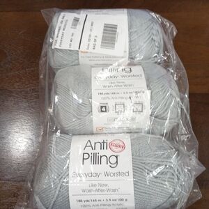 Premier Anti Pilling Everyday Worsted Yarn in Soft Gray